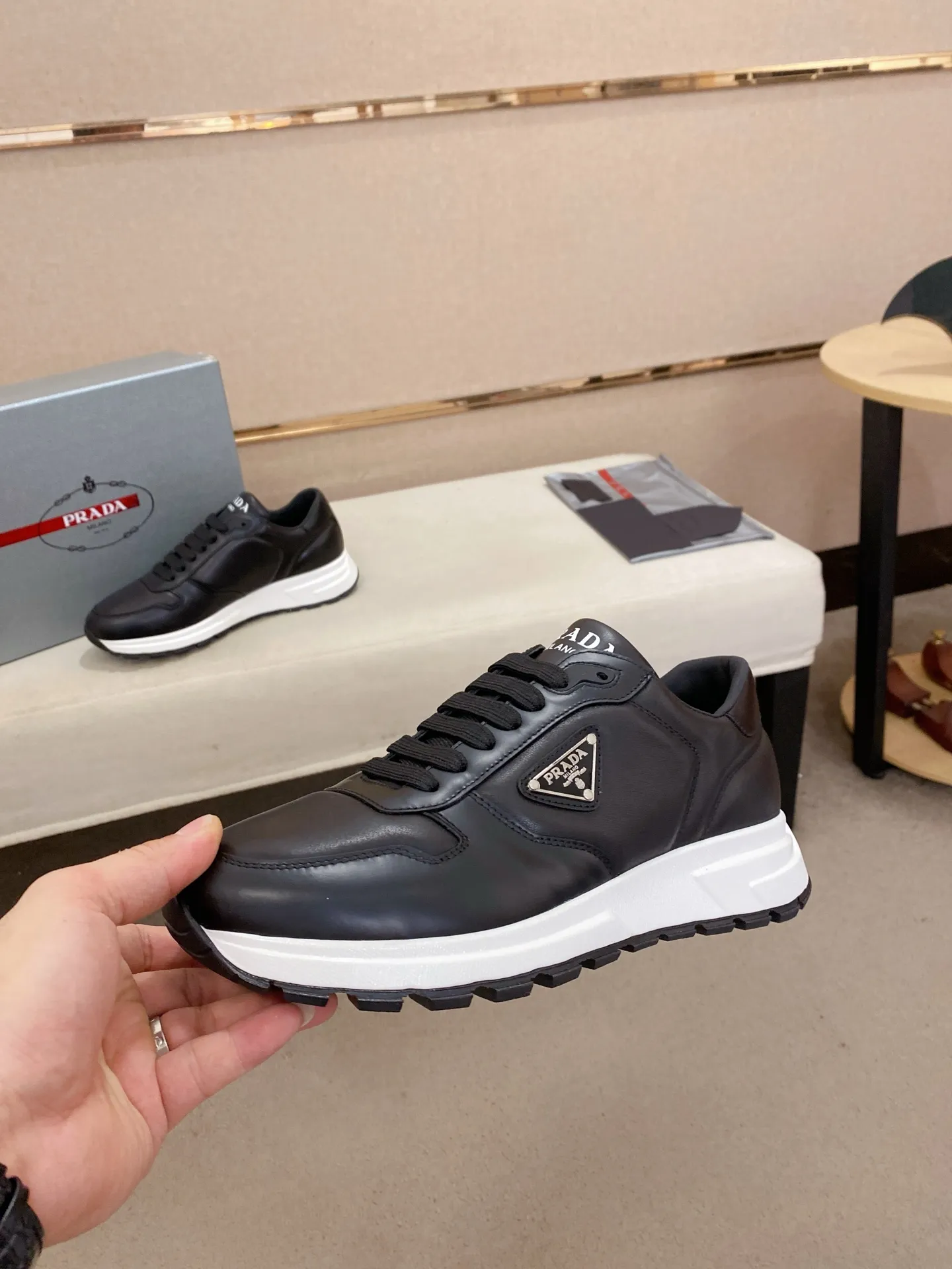 Factory price 540💰 ✔️✔️✔️High version High-quality new PRADA counters are on the market at the same time. The new men's shoes and 😘fabrics are selected from imported first-layer cowhide and are made by pure handcrafts. Lining: Full cowhide lining. 👍🏿 High-end ☄️ air-cushion molded anti-slip rubber outsole, exquisite lines, simple and elegant, comfortable and high-end for leisure travel. Code number: 38 to 44